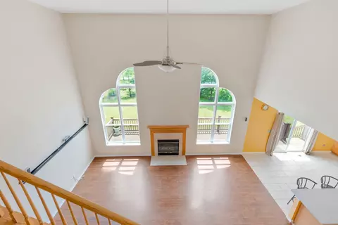 Living - 617 Erin Dr, Elgin, IL 60124 photo 5 of 5