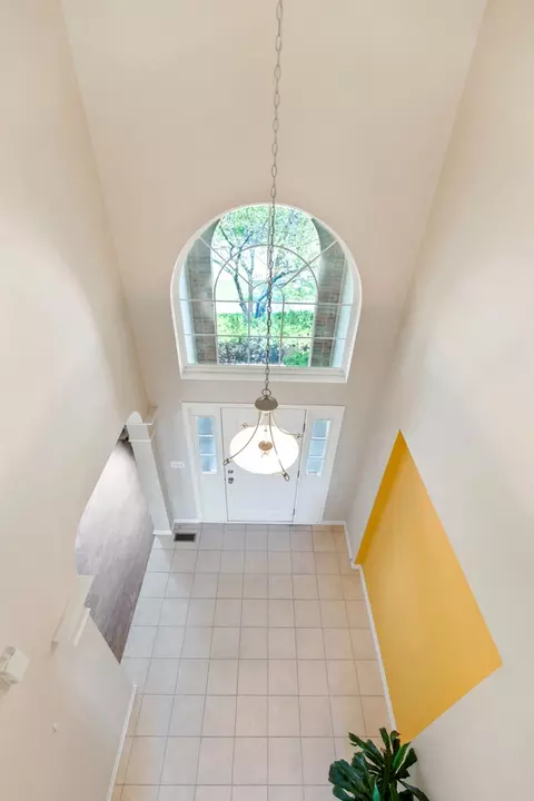 Entry Way - 617 Erin Dr, Elgin, IL 60124 photo 1 of 2