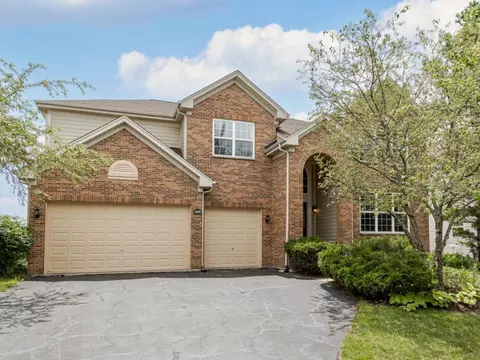 Exterior - 617 Erin Dr, Elgin, IL 60124 photo 2 of 7