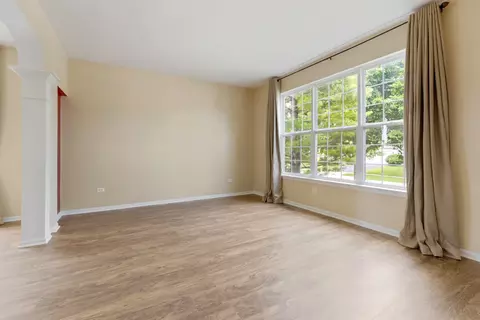 Living - 617 Erin Dr, Elgin, IL 60124 photo 1 of 5