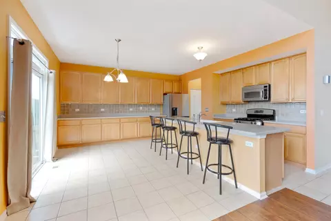 Kitchen - 617 Erin Dr, Elgin, IL 60124 photo 1 of 3