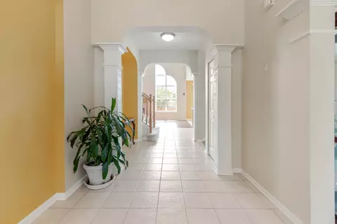 Entry Way - 617 Erin Dr, Elgin, IL 60124 photo 2 of 2