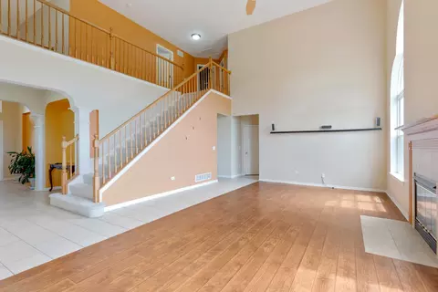 Living - 617 Erin Dr, Elgin, IL 60124 photo 2 of 5