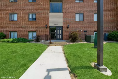 2315 S Main St #2B, Lombard, IL 60148