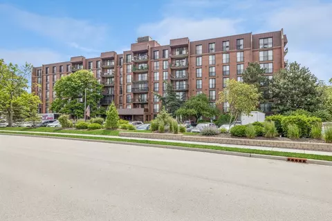 111 Acacia Dr #503, Indian Head Park, IL 60525
