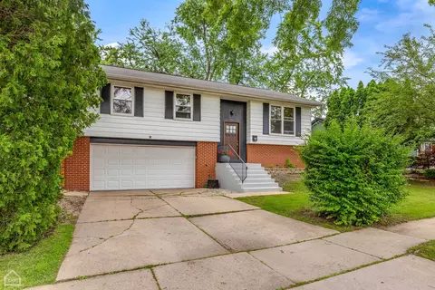 105 Ridge Cir, Streamwood, IL 60107