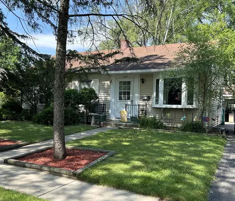 328 Raupp Blvd, Buffalo Grove, IL 60089