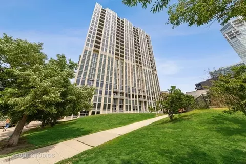 700 N Larrabee St #1415, Chicago, IL 60654