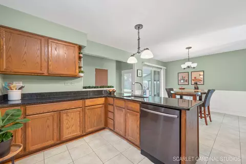 5 E Gartner Rd, Naperville, IL 60540 photo 4