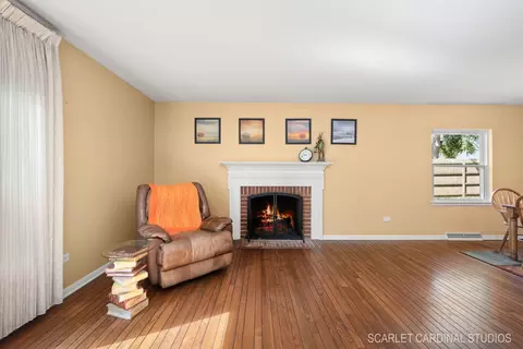 5 E Gartner Rd, Naperville, IL 60540 photo 8