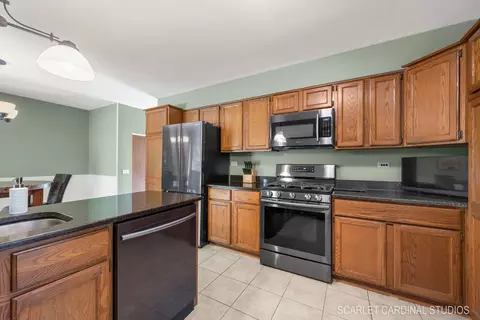 5 E Gartner Rd, Naperville, IL 60540 photo 2