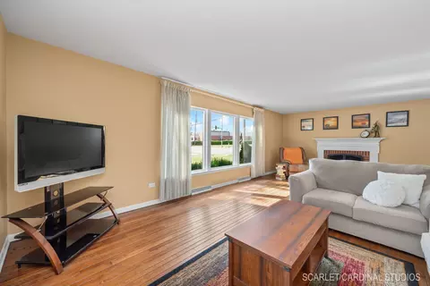 5 E Gartner Rd, Naperville, IL 60540 photo 7