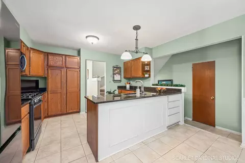 5 E Gartner Rd, Naperville, IL 60540 photo 3