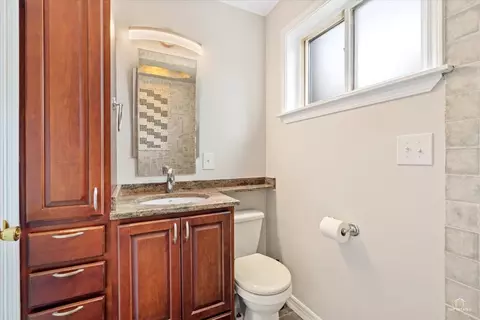 374 Alles St, Des Plaines, IL 60016 photo 13