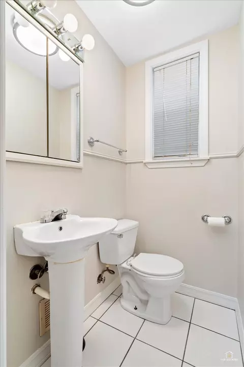 374 Alles St, Des Plaines, IL 60016 photo 9