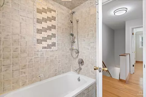 374 Alles St, Des Plaines, IL 60016 photo 14