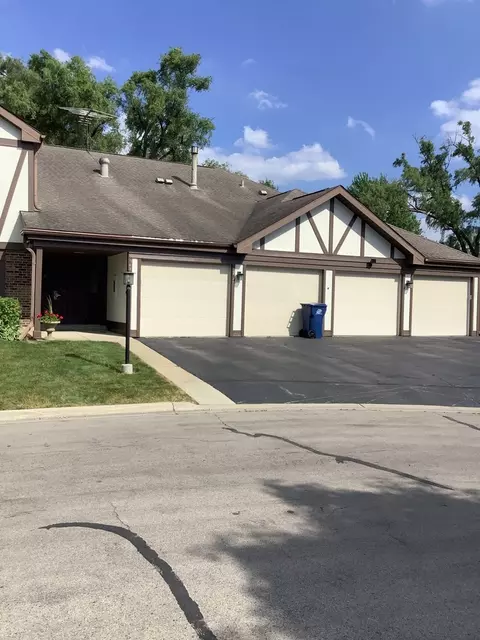 265 Buckingham Ct #D1, Schaumburg, IL 60193