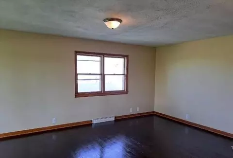 314 W Weldon St, Roberts, IL 60962 photo 5