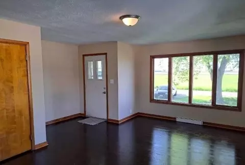 314 W Weldon St, Roberts, IL 60962 photo 2