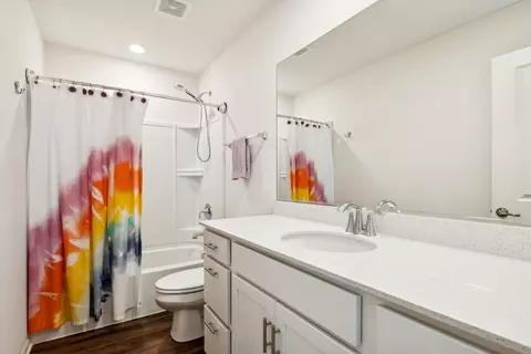 Bath - 7008 Liam Ln, Mchenry, IL 60050 photo 3 of 3