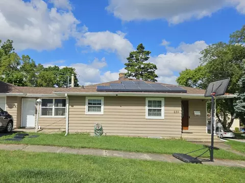 235 Zengele Ave, Aurora, IL 60505