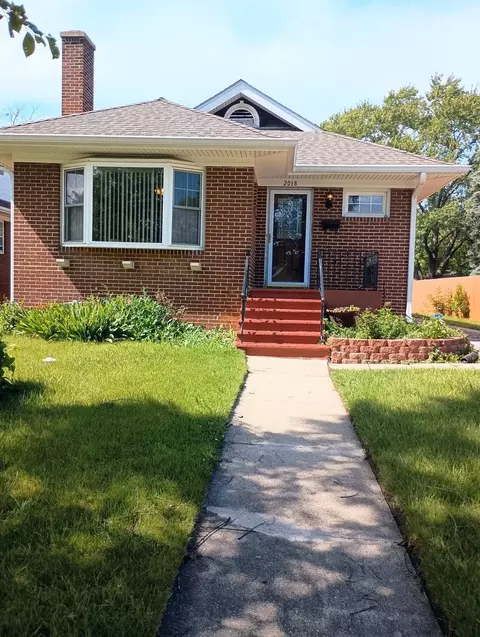 2018 Waverly Pl, Waukegan, IL 60085