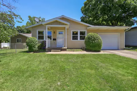 819 N Elm Blvd, Monticello, IL 61856