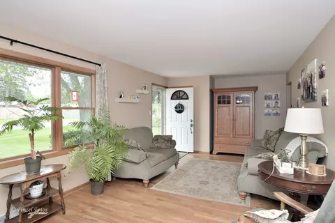 Living - 4512 Ramble Rd, Mchenry, IL 60050 photo 1 of 3
