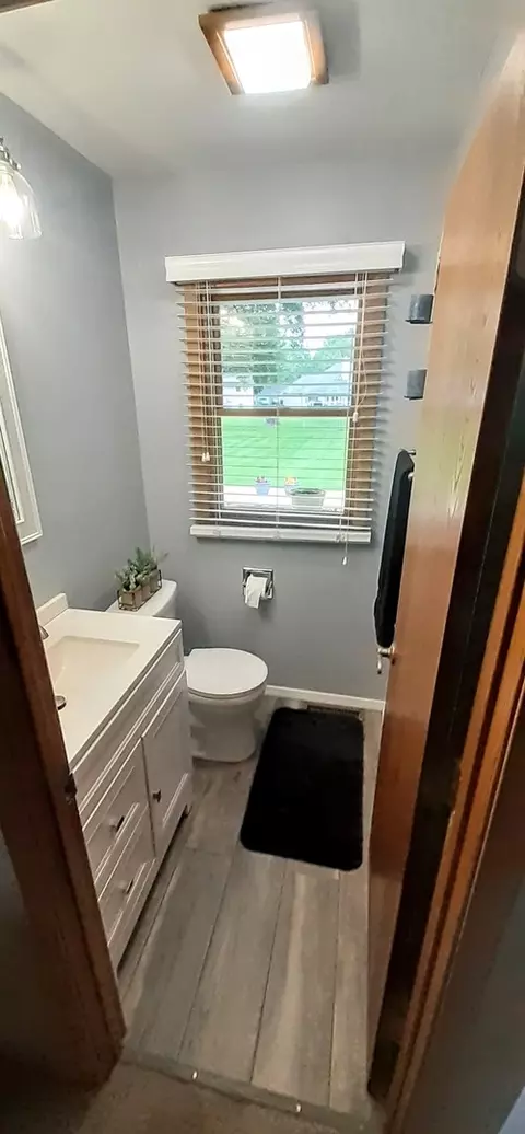Bath - 4512 Ramble Rd, Mchenry, IL 60050 photo 3 of 3