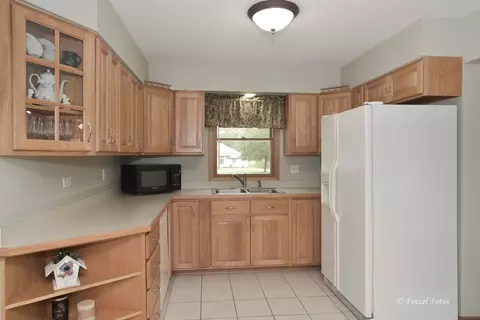 Kitchen - 4512 Ramble Rd, Mchenry, IL 60050 photo 1 of 2