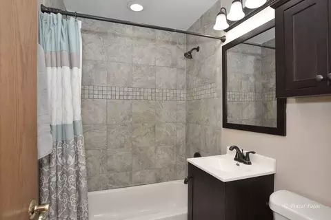 Bath - 4512 Ramble Rd, Mchenry, IL 60050 photo 1 of 3