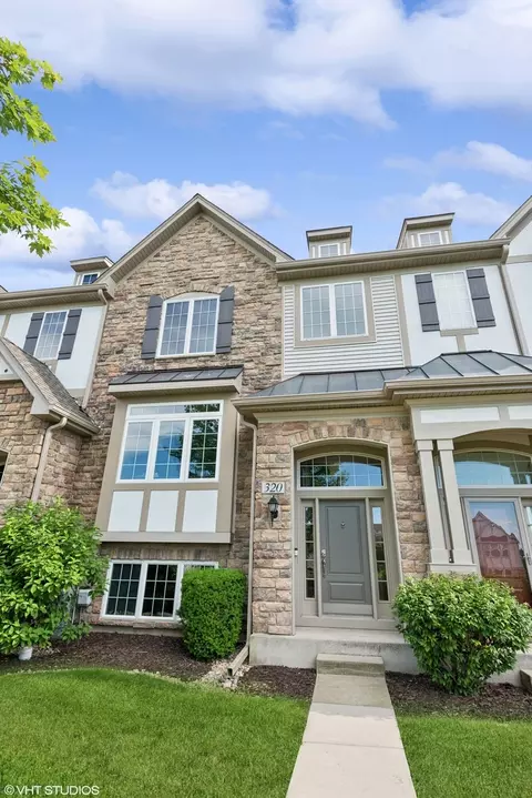 320 Castle Cir, Carol Stream, IL 60188