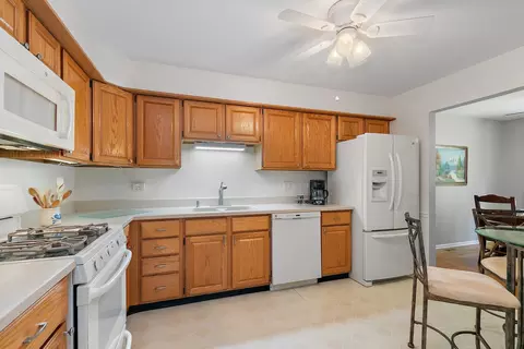 Kitchen - 19 White Oak Ln, Elgin, IL 60123 photo 2 of 2