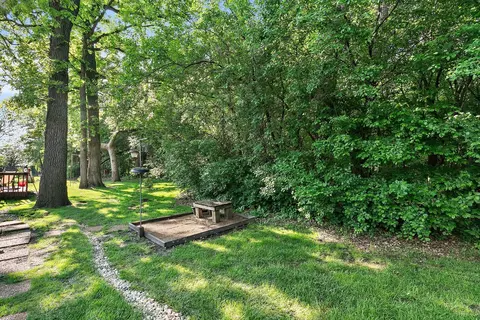 Exterior - 19 White Oak Ln, Elgin, IL 60123 photo 4 of 9