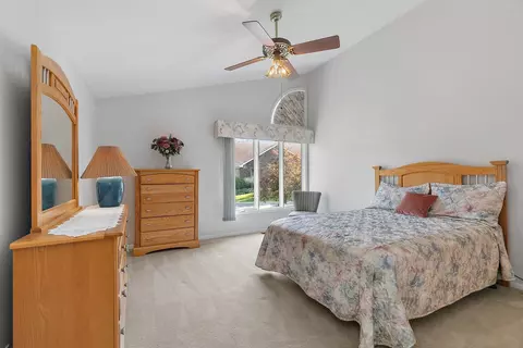 Bedroom - 19 White Oak Ln, Elgin, IL 60123 photo 1 of 2