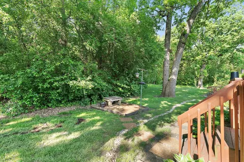 Exterior - 19 White Oak Ln, Elgin, IL 60123 photo 6 of 9