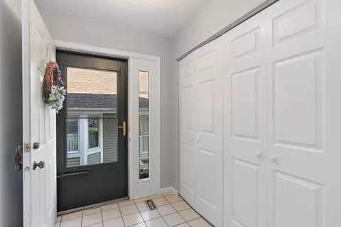 Entry Way - 19 White Oak Ln, Elgin, IL 60123 photo 1 of 2