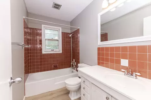 Bath - 1216 Jersey Ave, Normal, IL 61761 photo 1 of 1