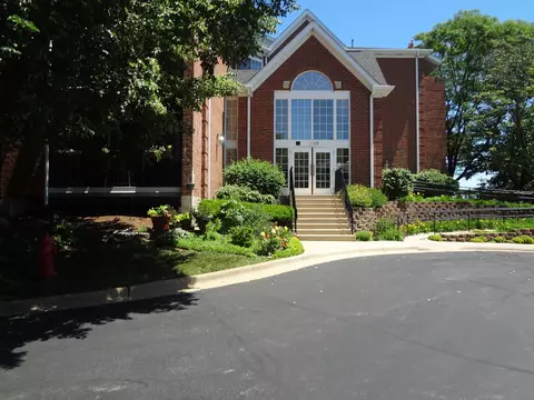 67 Hunt Club Dr #67, Saint Charles, IL 60174