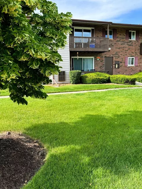 6730 181st St #1516, Tinley Park, IL 60477