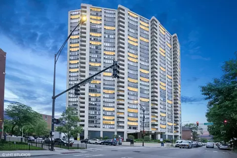 3930 N Pine Grove Ave #703, Chicago, IL 60613