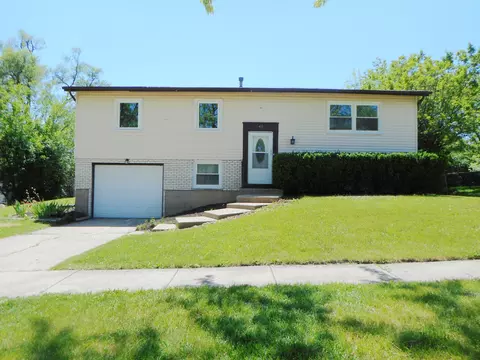 417 Walnut Dr, Streamwood, IL 60107