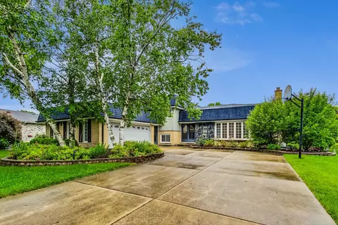 1635 Arbor Ct, Darien, IL 60561