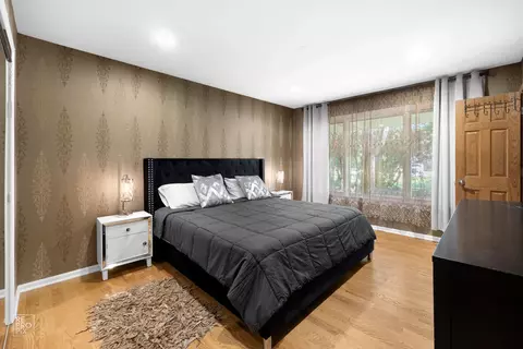 Bedroom - 2415 E Ballard Rd, Des Plaines, IL 60016 photo 4 of 6