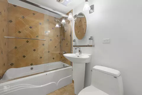Bath - 2415 E Ballard Rd, Des Plaines, IL 60016 photo 2 of 2