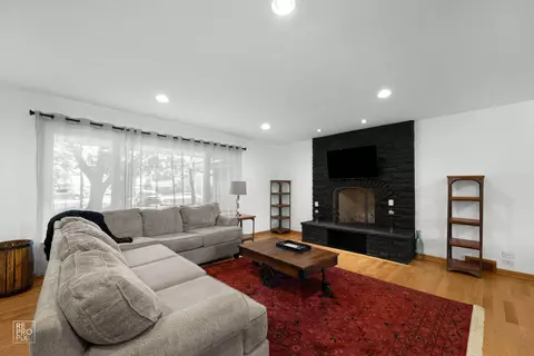 Living - 2415 E Ballard Rd, Des Plaines, IL 60016 photo 1 of 3