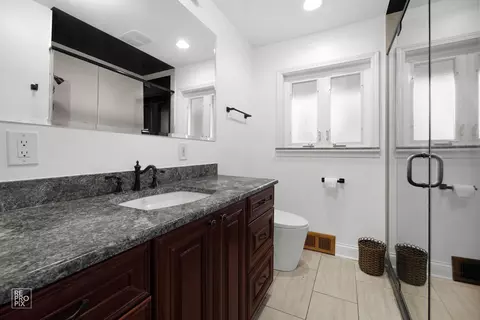 Bath - 2415 E Ballard Rd, Des Plaines, IL 60016 photo 1 of 2