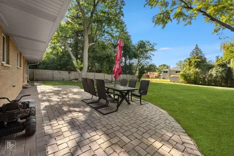 Exterior - 2415 E Ballard Rd, Des Plaines, IL 60016 photo 2 of 4