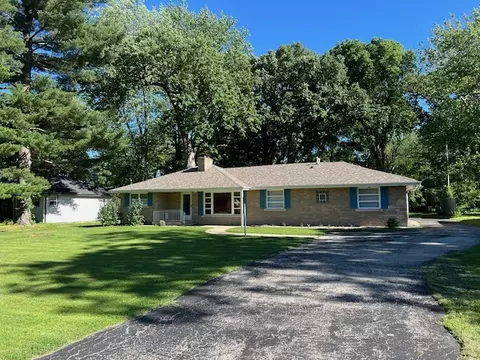 2710 E Riverview Dr, Kankakee, IL 60901