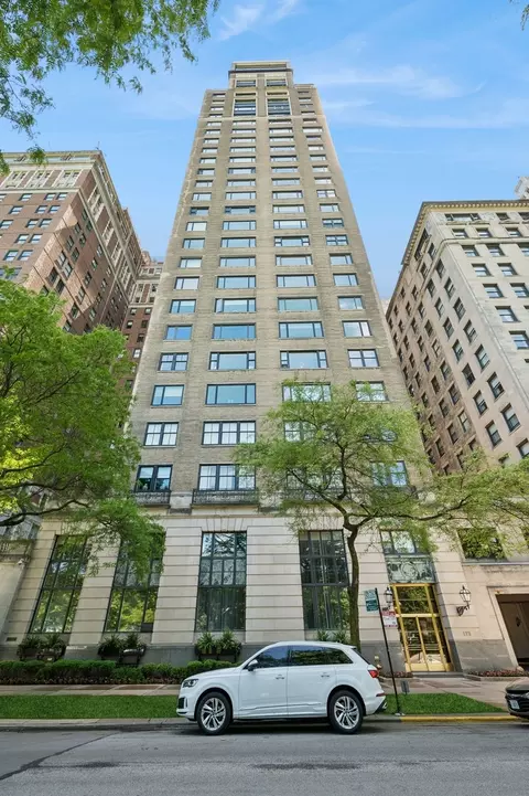 179 E Lake Shore Dr #15W, Chicago, IL 60611